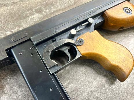 Пистолет-пулемет пневматический Umarex Legends M1A1 (Автомат Томпсона, метал, автоматика), кал. 4,5 мм (б/у)